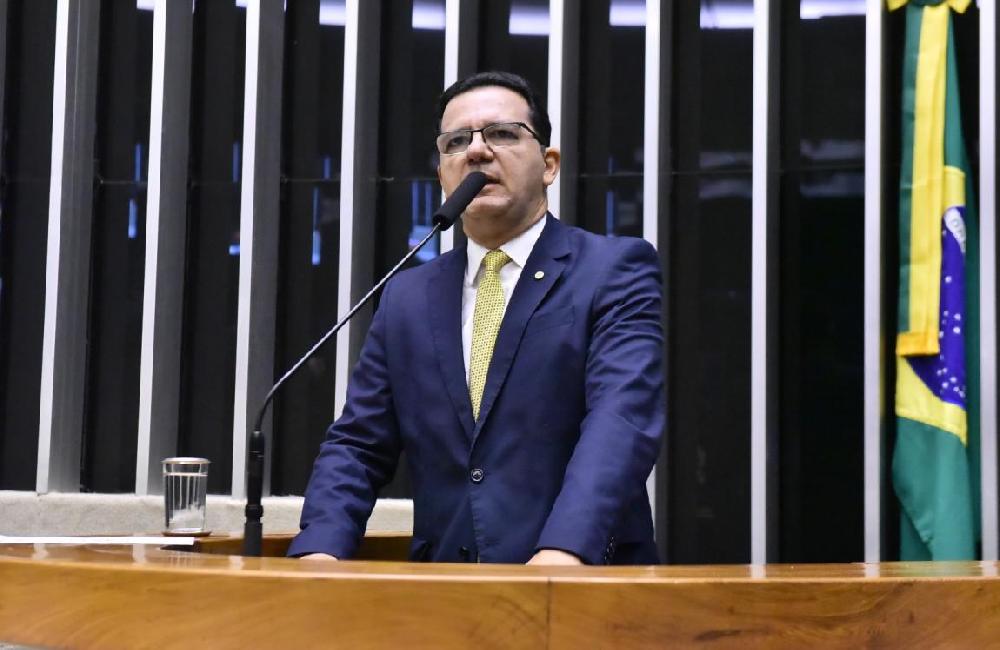 Júnior Ferrari vota contra alta do IOF e reforça compromisso com o contribuinte